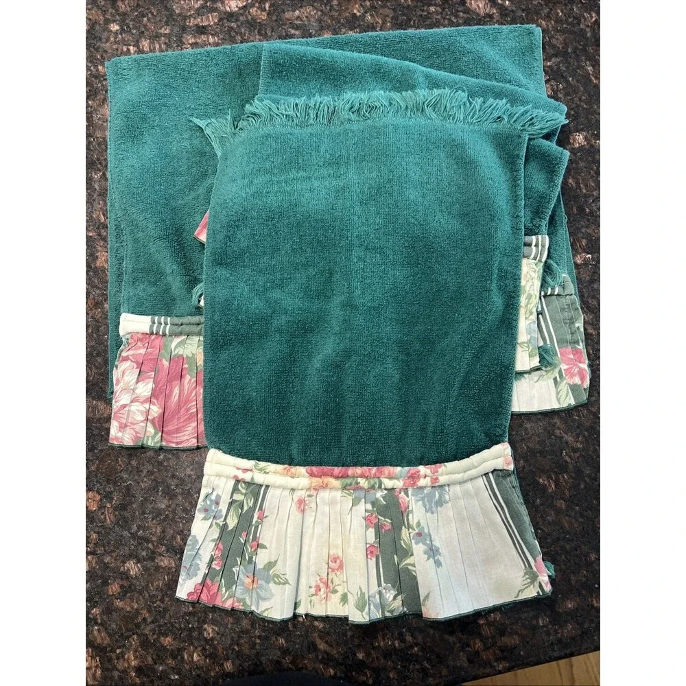 set of VINTAGE 80s Green FLORAL RUFFLED Towels Set Of 5 Washcloth 90’s